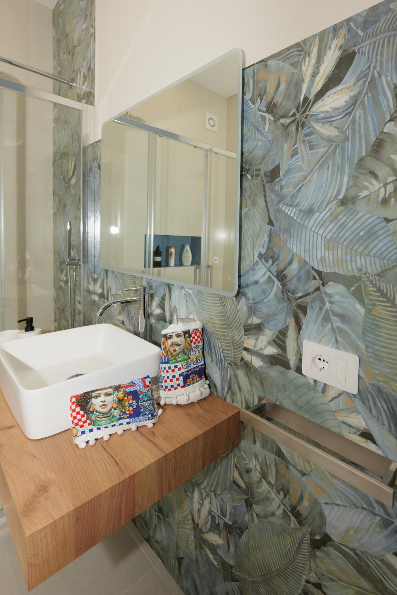 Villa Benazar Luxury House 150 Meters From The Beach 阿沃拉 外观 照片
