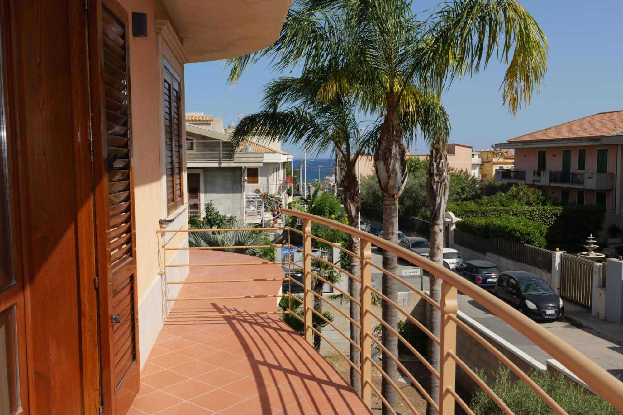 Villa Benazar Luxury House 150 Meters From The Beach 阿沃拉 外观 照片