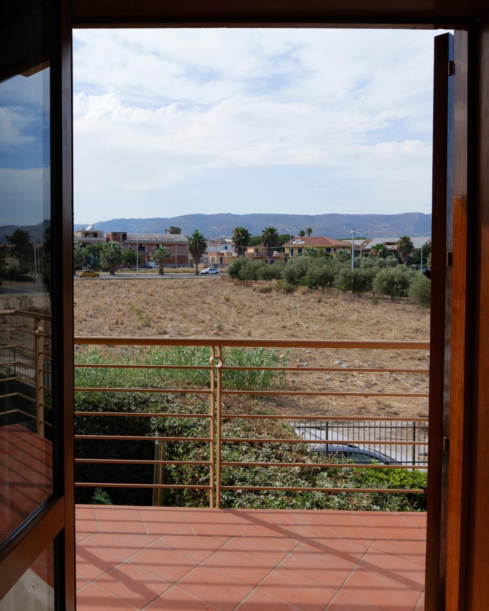 Villa Benazar Luxury House 150 Meters From The Beach 阿沃拉 外观 照片