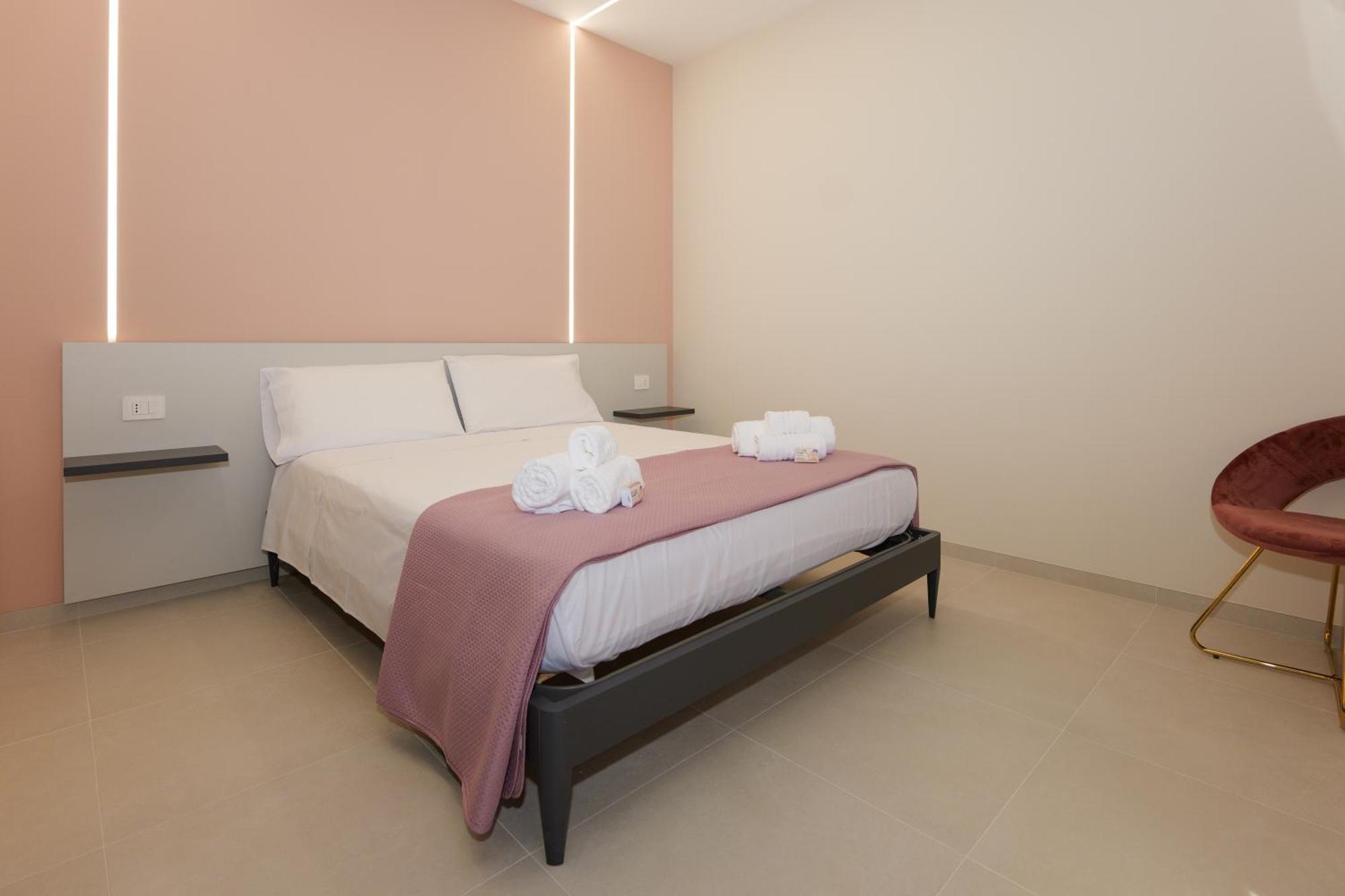 Villa Benazar Luxury House 150 Meters From The Beach 阿沃拉 外观 照片