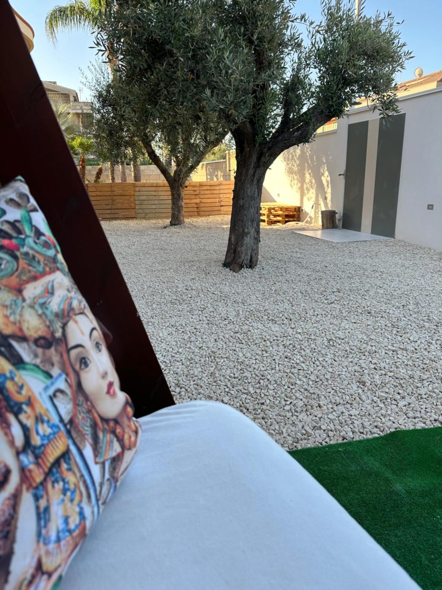Villa Benazar Luxury House 150 Meters From The Beach 阿沃拉 外观 照片