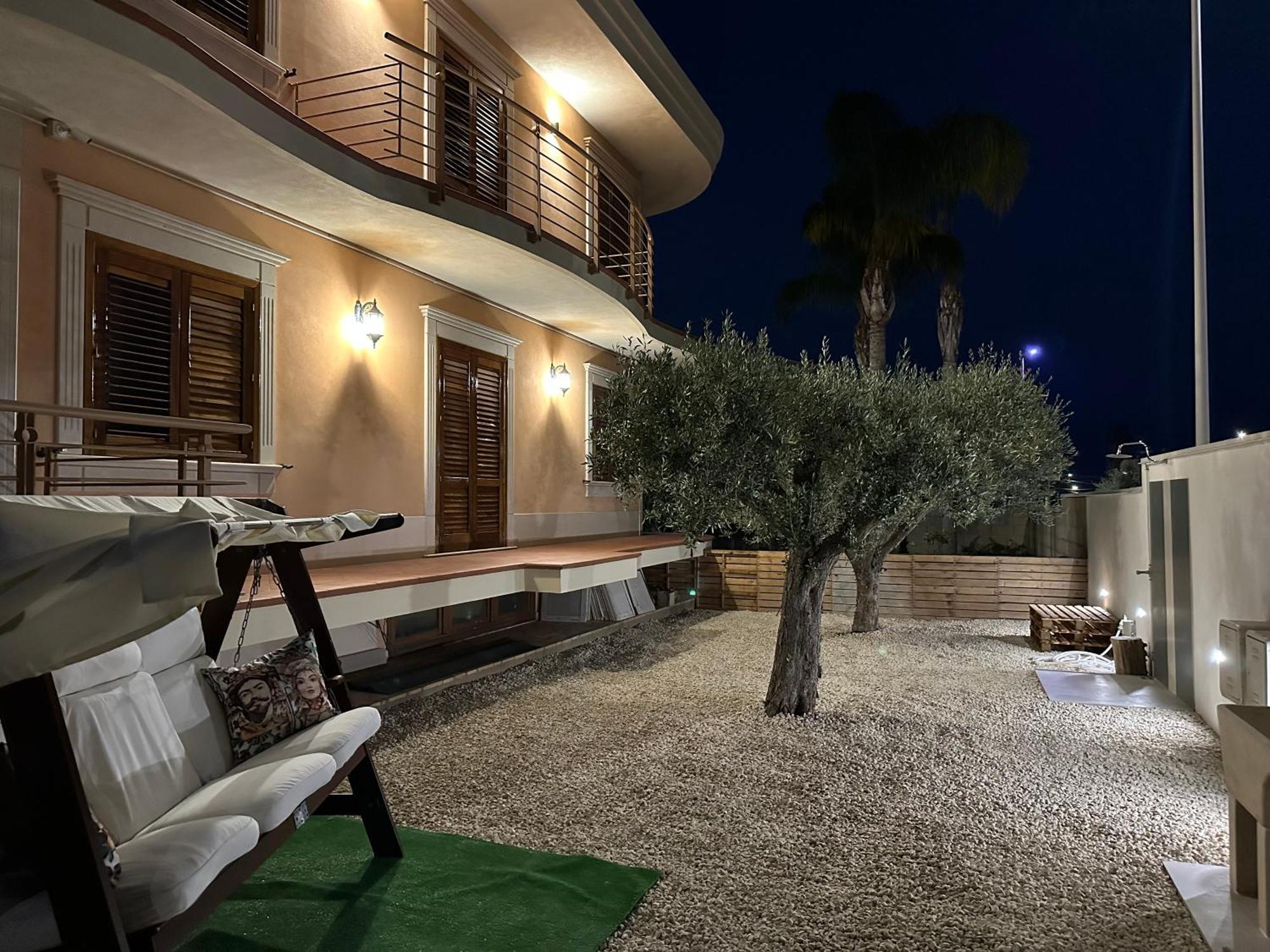 Villa Benazar Luxury House 150 Meters From The Beach 阿沃拉 外观 照片