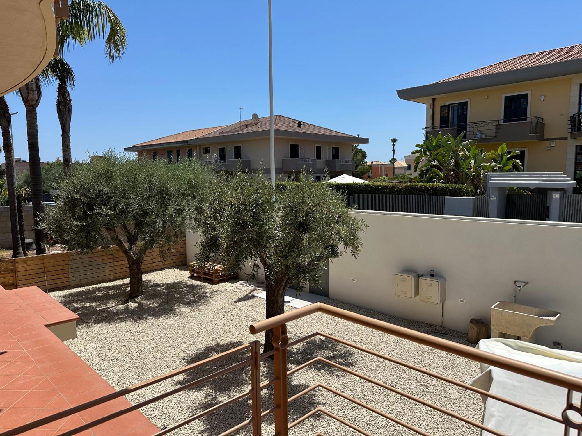 Villa Benazar Luxury House 150 Meters From The Beach 阿沃拉 外观 照片