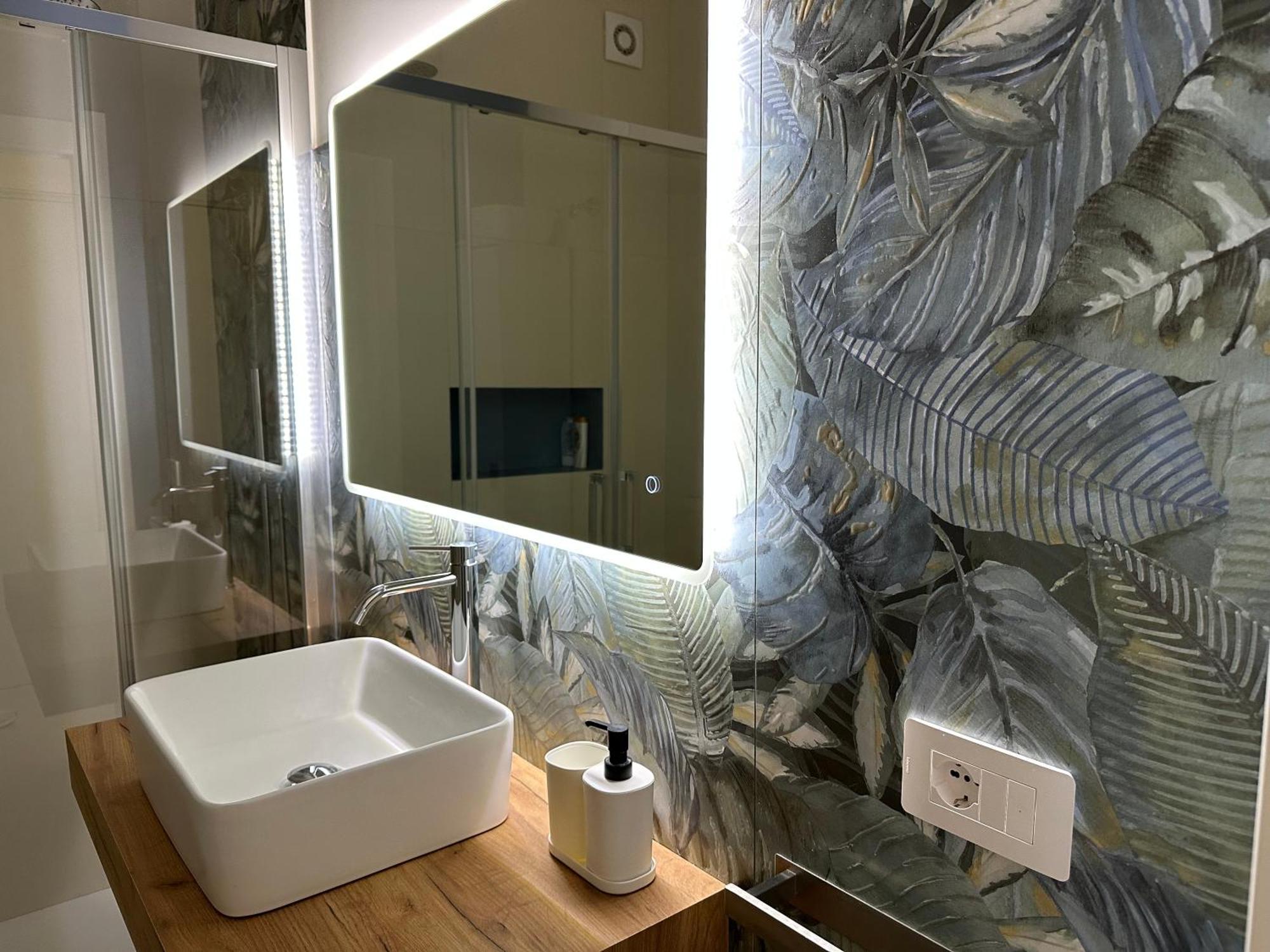 Villa Benazar Luxury House 150 Meters From The Beach 阿沃拉 外观 照片