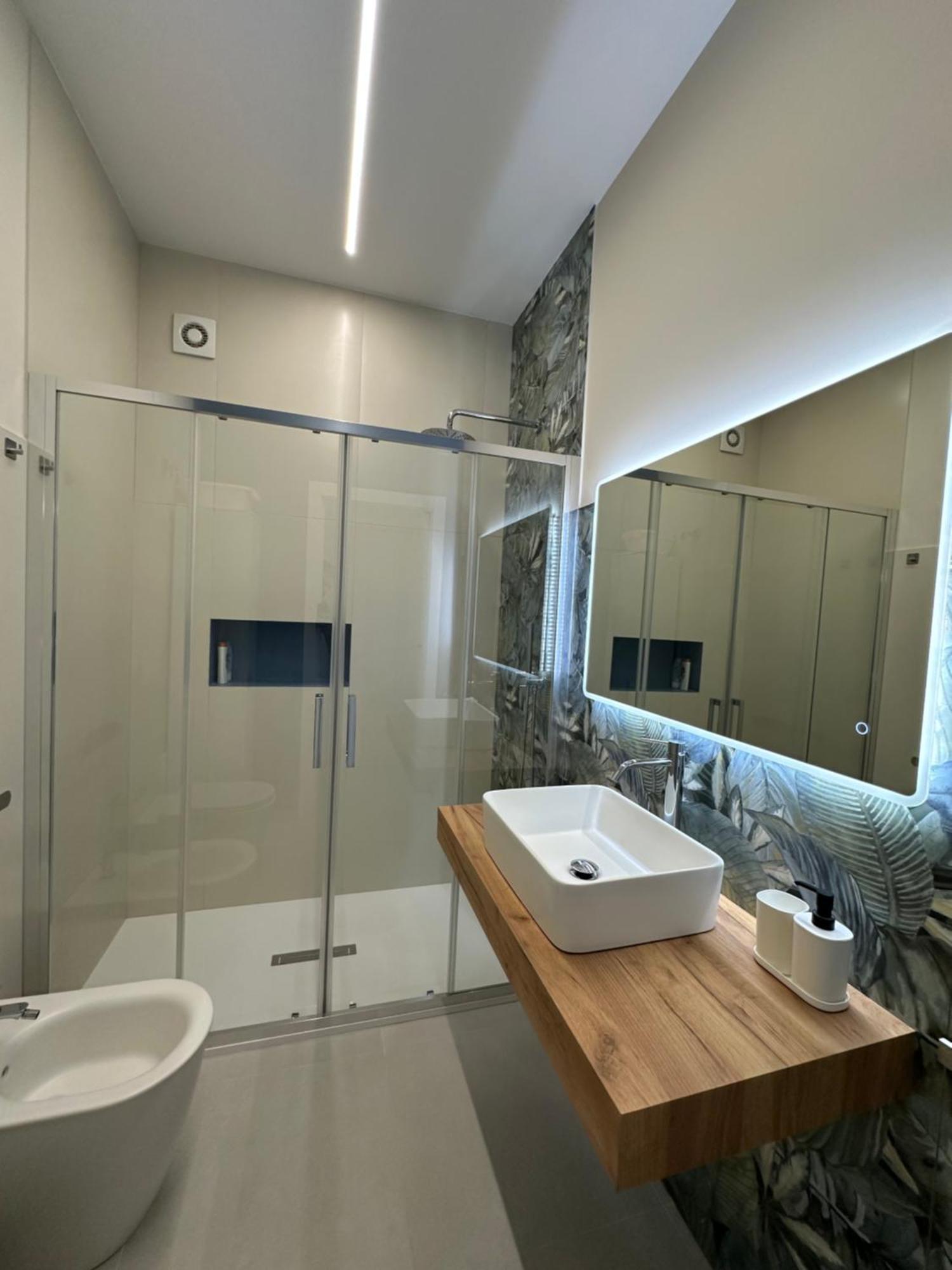Villa Benazar Luxury House 150 Meters From The Beach 阿沃拉 外观 照片