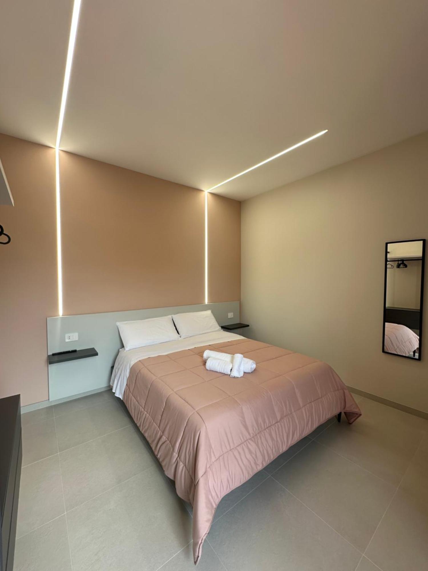 Villa Benazar Luxury House 150 Meters From The Beach 阿沃拉 外观 照片